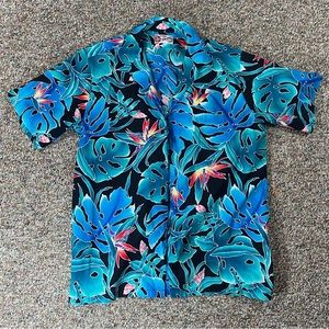 Hilo Hattie Hawaiian shirt Men’s M
